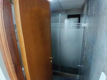 Departamento 3 Dorm., 3 Baños, Amplio Patio y Cochera en Barrio Lourdes