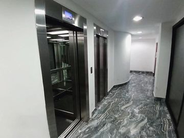 Departamento 3 Dorm., 3 Baños, Amplio Patio y Cochera en Barrio Lourdes