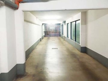 Departamento 3 Dorm., 3 Baños, Amplio Patio y Cochera en Barrio Lourdes
