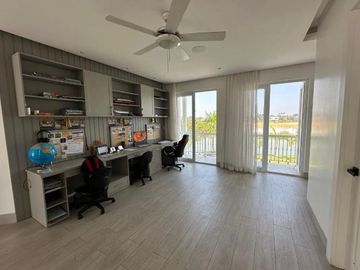 En venta moderna y lujosa casa en Aires del Batan, Samborondon
