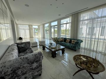 En venta moderna y lujosa casa en Aires del Batan, Samborondon