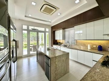 En venta moderna y lujosa casa en Aires del Batan, Samborondon
