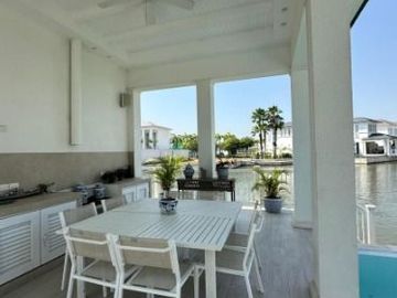En venta moderna y lujosa casa en Aires del Batan, Samborondon