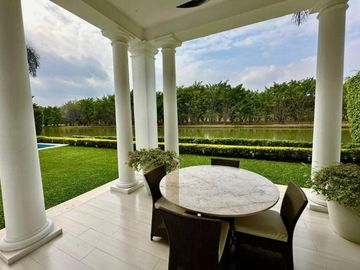 En venta moderna y lujosa casa en Aires del Batan, Samborondon