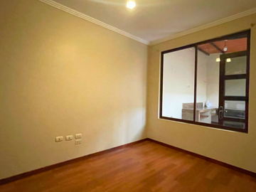 Venta de amplia casa rentera - Ubicada en Totoracocha
