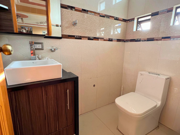 Venta de amplia casa rentera - Ubicada en Totoracocha