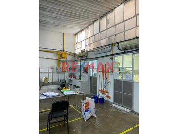 Amplio Local Comercial, Industrial En Excelente Ubicación