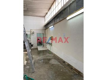 Amplio Local Comercial, Industrial En Excelente Ubicación