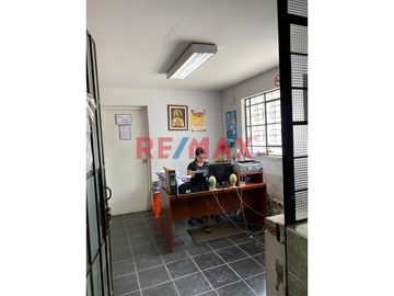 Amplio Local Comercial, Industrial En Excelente Ubicación