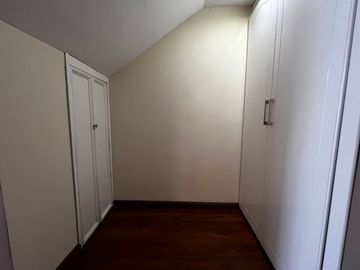 🏡En Venta Casa de 5 Dormitorios muy amplia por la Av. Loja y Av. 10 de Agosto🏡