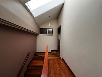 🏡En Venta Casa de 5 Dormitorios muy amplia por la Av. Loja y Av. 10 de Agosto🏡