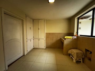 🏡En Venta Casa de 5 Dormitorios muy amplia por la Av. Loja y Av. 10 de Agosto🏡