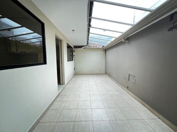 🏡En Venta Casa de 5 Dormitorios muy amplia por la Av. Loja y Av. 10 de Agosto🏡