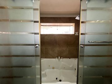 🏡En Venta Casa de 5 Dormitorios muy amplia por la Av. Loja y Av. 10 de Agosto🏡