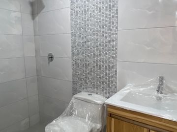 VENTA DEPARTAMENTO 2 PISO. AV. CARRION CERCA UNT