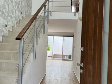 VENTA DE CASA PEDREGAL DE SHOENSTATT DISEÑO PROPIO