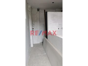 🏡 ¡Increíble Oportunidad En San Martín De Porres! 🌟 ¡Amplio Y Cómodo Departamento Con Balcón!