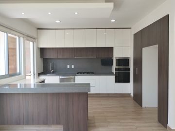 Luminosa casa en venta en Zakia con 3 recámaras y área de estudio ideal para recámara de visitas.