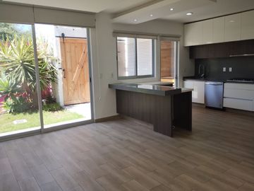 Luminosa casa en venta en Zakia con 3 recámaras y área de estudio ideal para recámara de visitas.