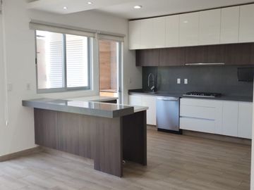 Luminosa casa en venta en Zakia con 3 recámaras y área de estudio ideal para recámara de visitas.