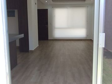 Luminosa casa en venta en Zakia con 3 recámaras y área de estudio ideal para recámara de visitas.