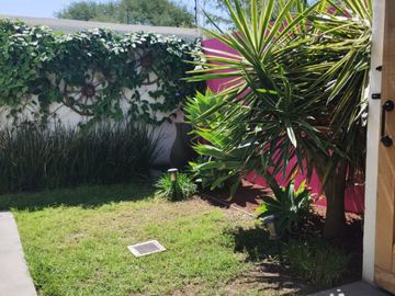 Luminosa casa en venta en Zakia con 3 recámaras y área de estudio ideal para recámara de visitas.