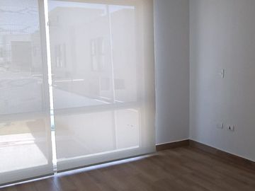 Luminosa casa en venta en Zakia con 3 recámaras y área de estudio ideal para recámara de visitas.
