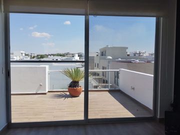 Luminosa casa en venta en Zakia con 3 recámaras y área de estudio ideal para recámara de visitas.