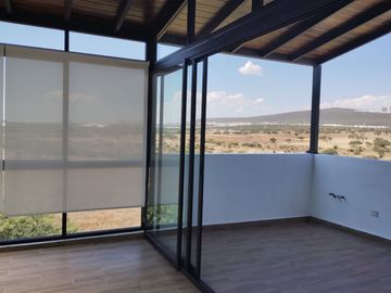 Luminosa casa en venta en Zakia con 3 recámaras y área de estudio ideal para recámara de visitas.