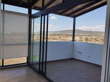 Luminosa casa en venta en Zakia con 3 recámaras y área de estudio ideal para recámara de visitas.