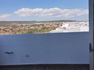 Luminosa casa en venta en Zakia con 3 recámaras y área de estudio ideal para recámara de visitas.