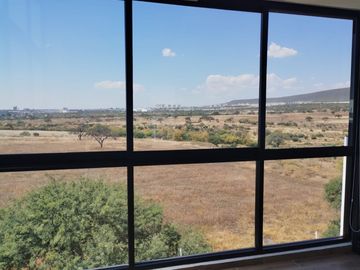 Luminosa casa en venta en Zakia con 3 recámaras y área de estudio ideal para recámara de visitas.