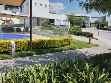 Luminosa casa en venta en Zakia con 3 recámaras y área de estudio ideal para recámara de visitas.