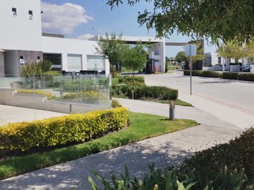 Luminosa casa en venta en Zakia con 3 recámaras y área de estudio ideal para recámara de visitas.
