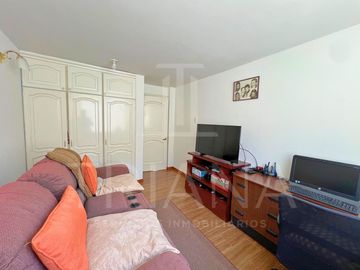 AMPLIO DEPARTAMENTO VISTA 360 FRENTE A PARQUE EN LA URBANIZACIÓN EL CONDADO II SEGUNDA ETAPA