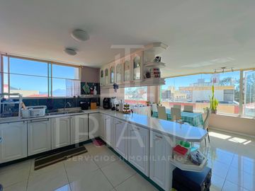 AMPLIO DEPARTAMENTO VISTA 360 FRENTE A PARQUE EN LA URBANIZACIÓN EL CONDADO II SEGUNDA ETAPA