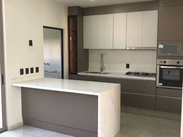 Casa Roble en Venta en Bosques California