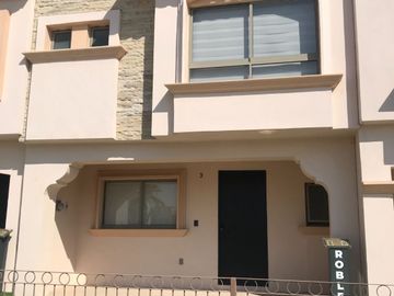 Casa Roble en Venta en Bosques California