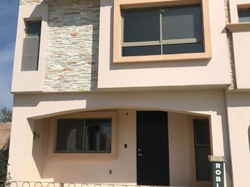 Casa Roble en Venta en Bosques California