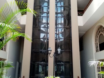 Venta amplio y hermoso departamento 2 dormitorios en excelente edificio. Av. Portugal y Catalina Aldaz.