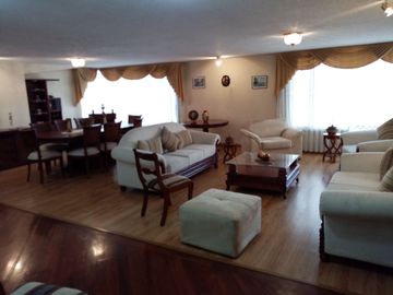 Venta amplio y hermoso departamento 2 dormitorios en excelente edificio. Av. Portugal y Catalina Aldaz.