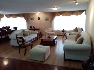 Venta amplio y hermoso departamento 2 dormitorios en excelente edificio. Av. Portugal y Catalina Aldaz.