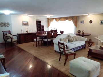 Venta amplio y hermoso departamento 2 dormitorios en excelente edificio. Av. Portugal y Catalina Aldaz.