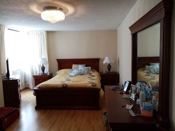 Venta amplio y hermoso departamento 2 dormitorios en excelente edificio. Av. Portugal y Catalina Aldaz.