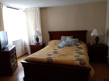 Venta amplio y hermoso departamento 2 dormitorios en excelente edificio. Av. Portugal y Catalina Aldaz.