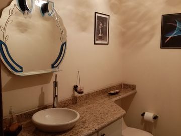 Venta amplio y hermoso departamento 2 dormitorios en excelente edificio. Av. Portugal y Catalina Aldaz.