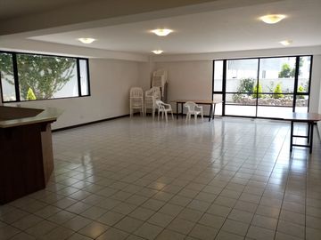 Venta amplio y hermoso departamento 2 dormitorios en excelente edificio. Av. Portugal y Catalina Aldaz.