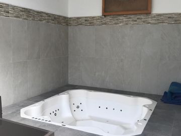 Casa en condominio con vigilancia las 24hrs. Burgos, Temixco