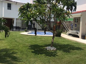 Casa en condominio con vigilancia las 24hrs. Burgos, Temixco