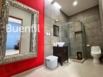 Casa remodelada, amueblada y con piscina en Barrio de Guadalupe